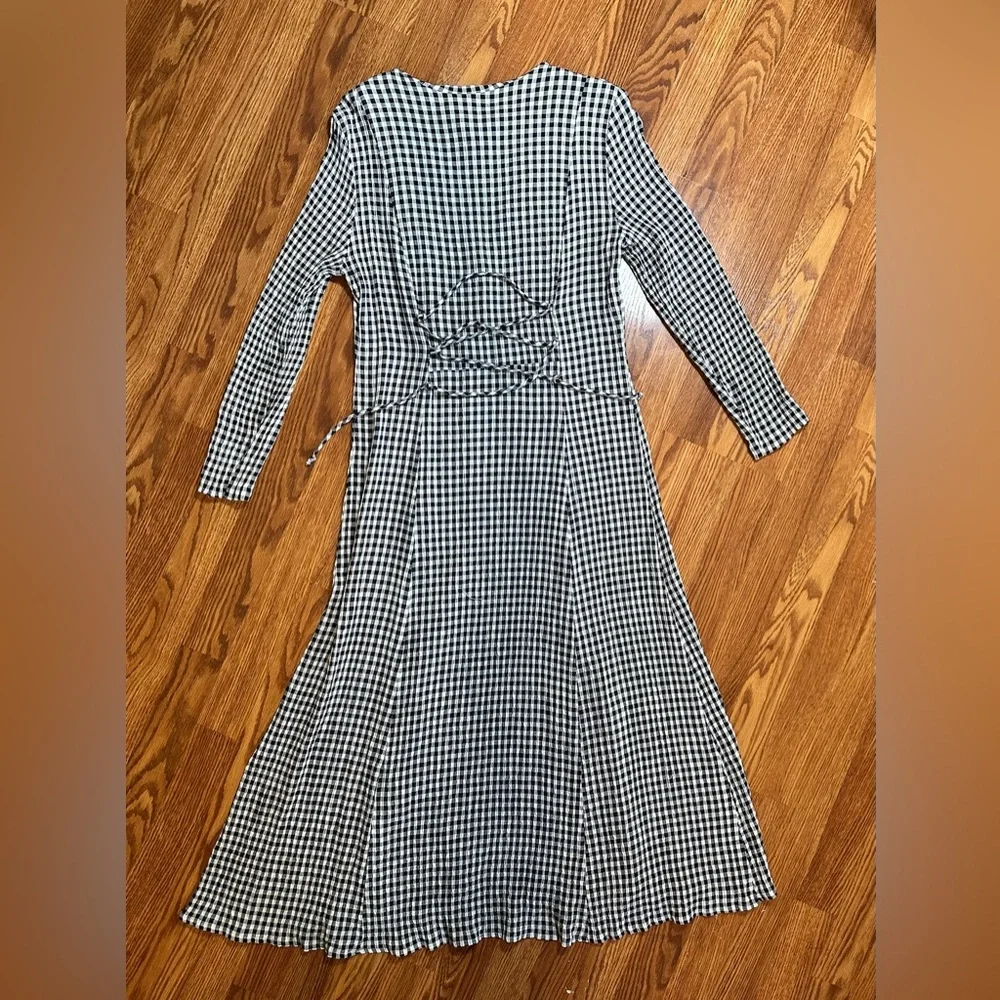 Elegant Navy and White Checkered Midi Dress - Picture 7 of 10